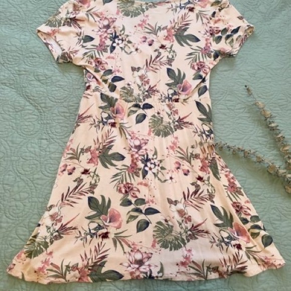 Alya Dress from Francesca's - Picture 3 of 5